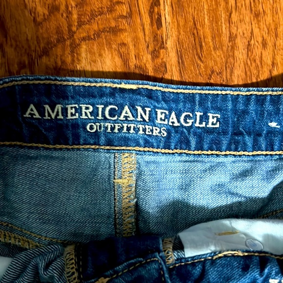 AE medium wash distressed jean shorts - Picture 3 of 4